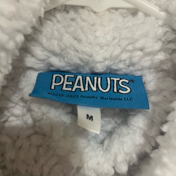 Peanuts “SNOOPY” plush short robe. - Picture 2 of 4